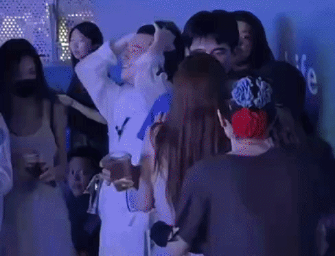 Phát hiện Chị Đẹp 9X và con gái Diva hàng đầu showbiz hẹn hò ở đại nhạc hội