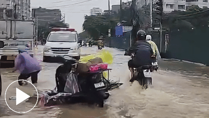 Toàn cảnh mưa ngập ngày 17/9 ở Hà Nội