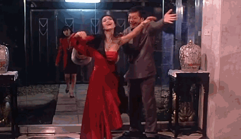 Mỹ nhân chi 6,6 tỷ mua bảo hiểm vòng 1 nay đi hát hội chợ, nhan sắc gầy gò lao dốc đáng tiếc