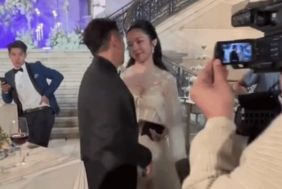 Cặp đôi 'phim giả tình thật' ngầm công khai khiến ai cũng sốc: Đẹp giàu hết phần thiên hạ, nghĩ tên con từ giờ là vừa