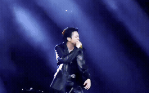 Ca sĩ Việt hát 5 bài nhận 2 tỷ đồng: 5 tuổi đã đi diễn quốc tế, doanh thu phim concert cao nhất mọi thời đại