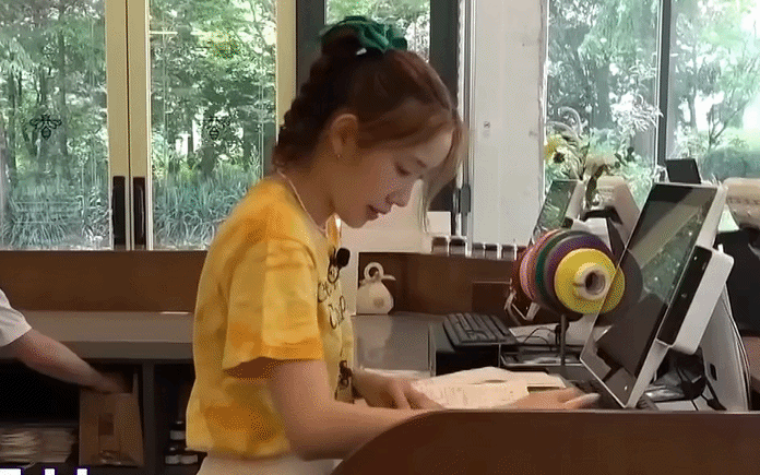 Sự hết thời của nữ ca sĩ hát bản hit quốc dân: Thất nghiệp, rải đơn xin việc hàng trăm nơi nhưng đều bị từ chối 