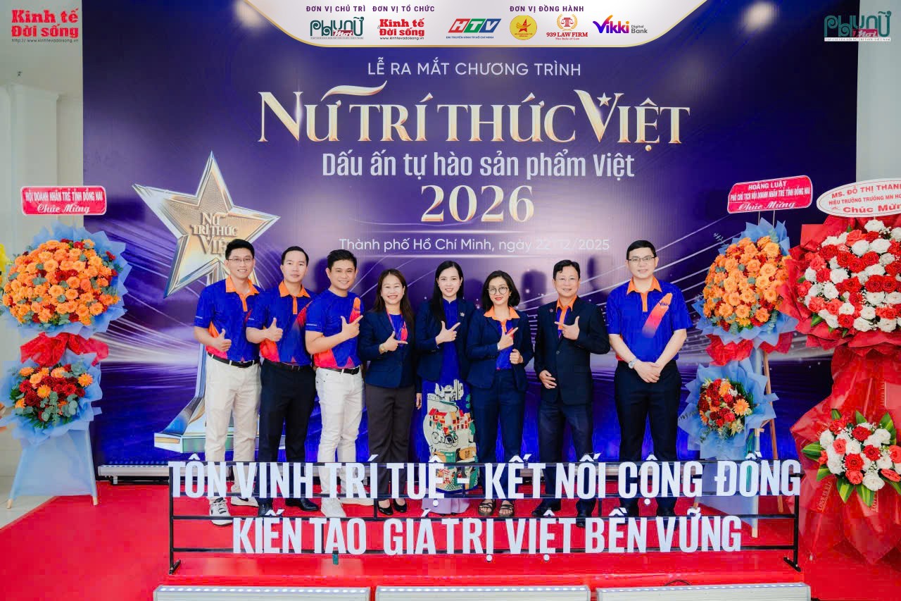 Đại diện Ban Tổ chức và Vikki Bank chụp ảnh lưu niệm tại Lễ ra mắt Chương trình “Nữ trí thức Việt – Dấu ấn tự hào sản phẩm Việt” 2026