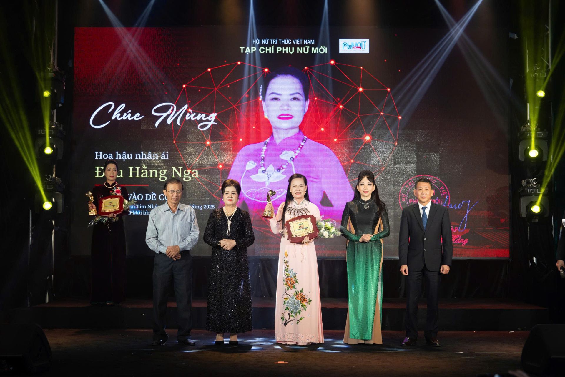 Hoa hậu Nhân ái Đậu Hằng Nga nhận giải thưởng vinh danh vì cộng đồng năm 2025