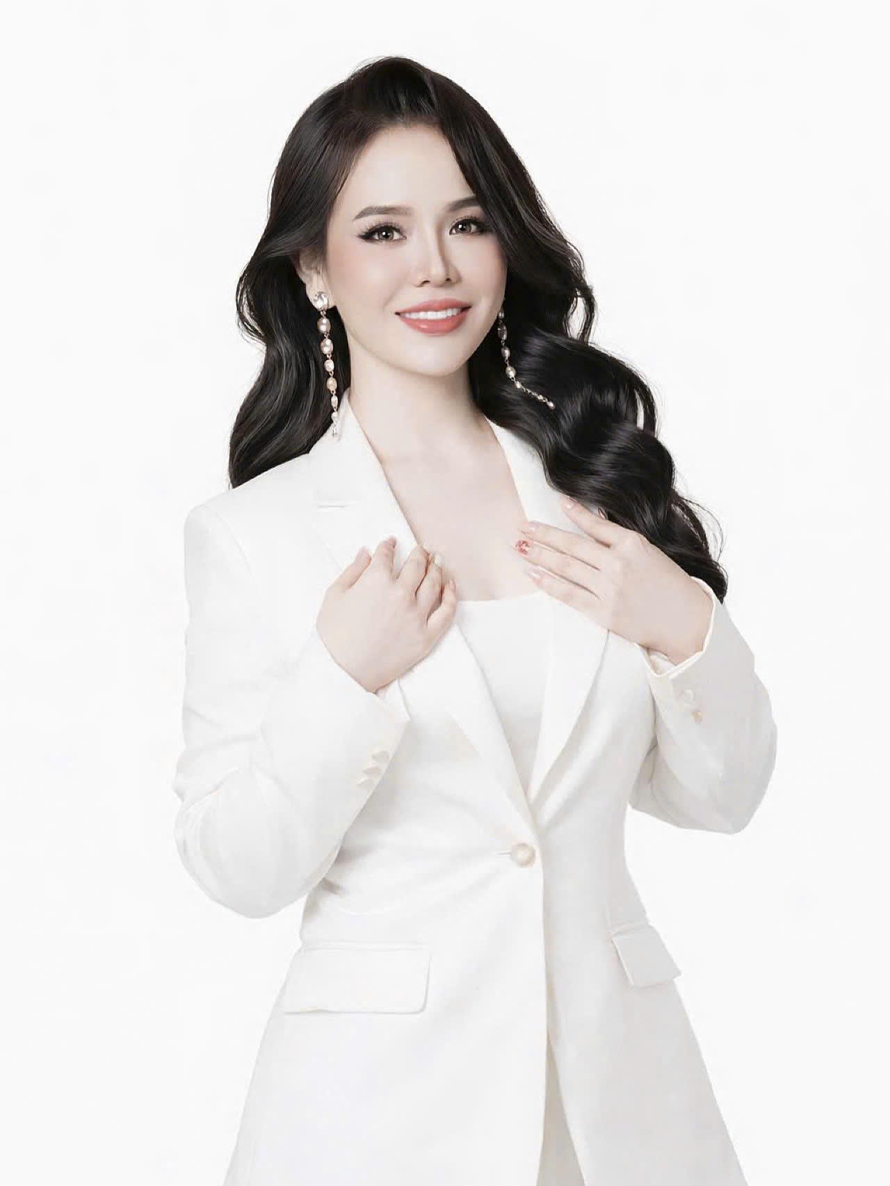 Á hậu Ánh Quyên: Hình mẫu nữ doanh nhân đa năng trong kỷ nguyên sắc đẹp và hội nhập