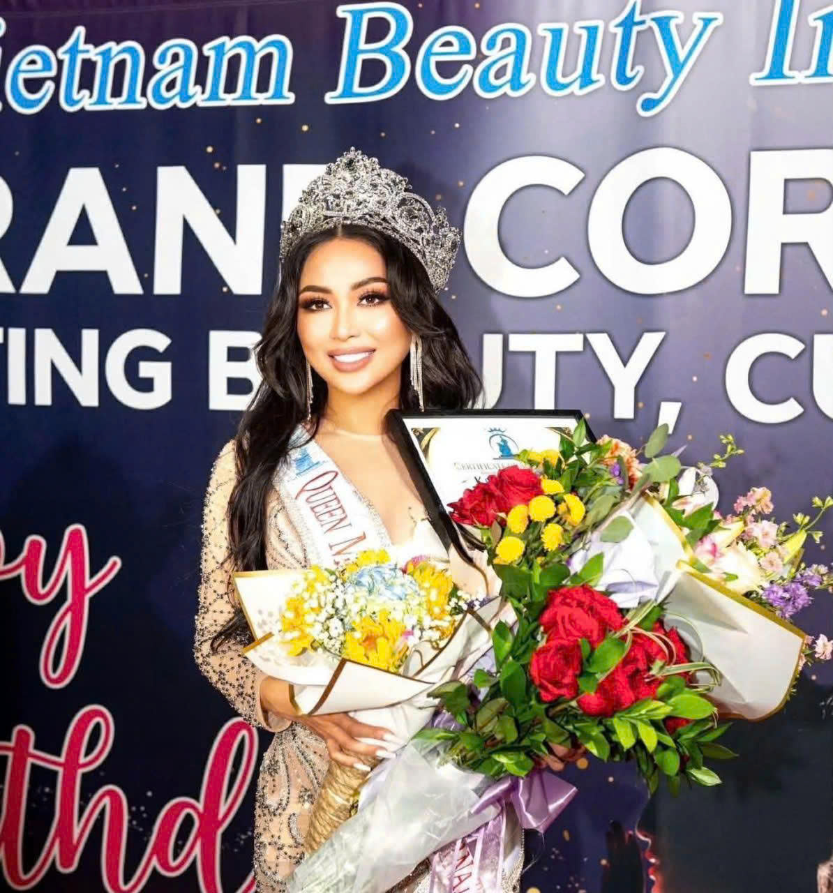 Kelly Phương đầy bản lĩnh, xuất sắc đăng quang Hoa hậu Sắc đẹp Quốc tế Việt Nam 2026