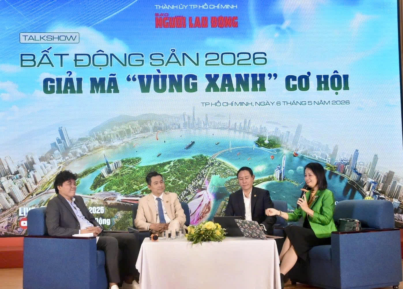 Nhà báo Sơn Nhung trong vai trò là Host tại talkshow tài chính của Báo Người Lao Động.