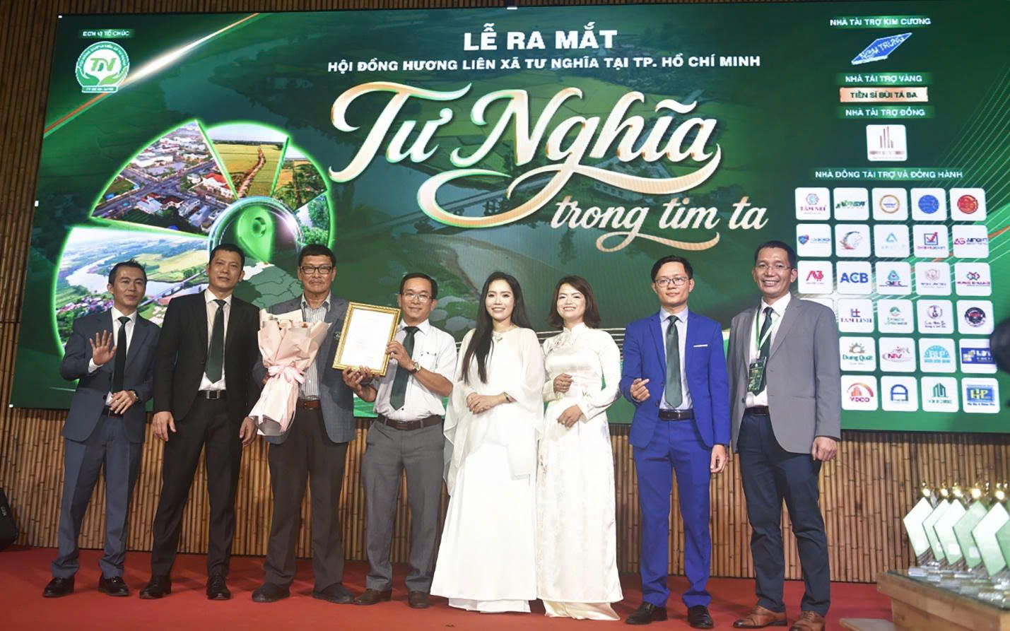 Nhà báo Minh Thu đấu giá ảnh gây quỹ từ thiện