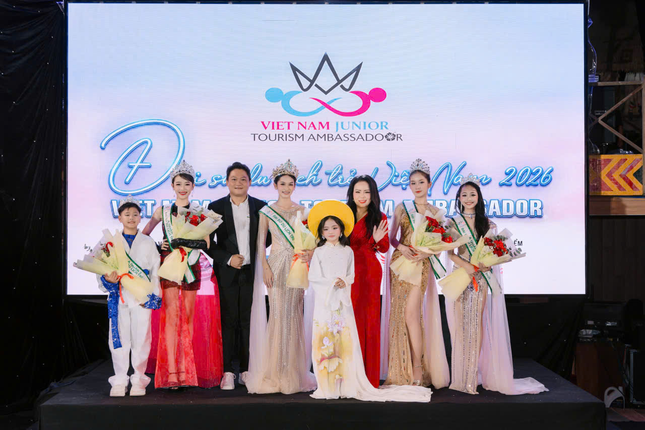 Mẫu nhí Nguyễn Phương Bình trở thành đại diện Việt Nam tham dự cuộc thi Đại sứ Du lịch Trẻ Thế giới 2026 vào tháng 8 tới. Đây được xem là dấu mốc quan trọng trong hành trình nghệ thuật của Nguyễn Phương Bình khi chỉ mới bước chân vào lĩnh vực thời trang chưa đầy 5 tháng nhưng đã ghi dấu ấn bằng phong thái tự tin, kỹ năng trình diễn chuyên nghiệp và tinh thần không ngừng nỗ lực.
