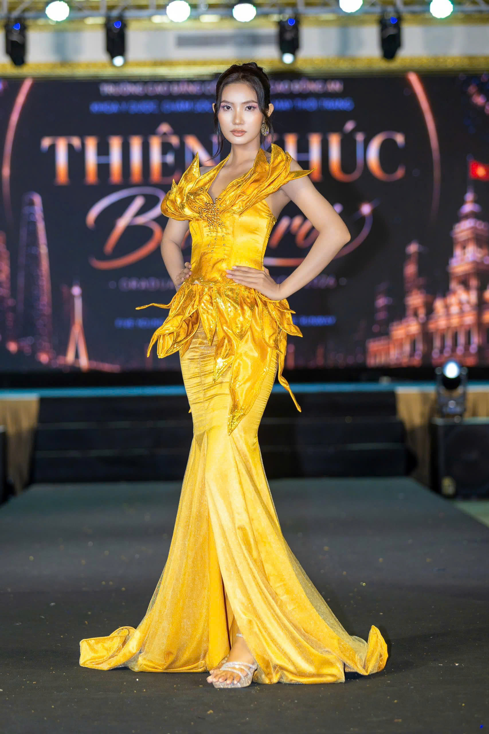 Người mẫu Dung Lê.