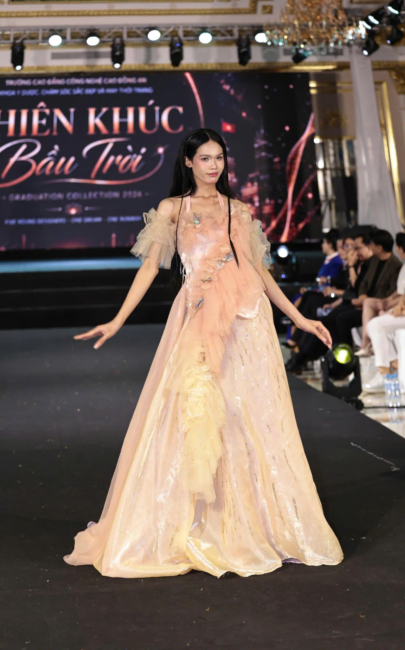 Từ giấc mơ nghệ thuật đến hiện thực: Thầy trò Trường CĐ Công nghệ Cao Đồng An viết nên “Thiên khúc bầu trời”