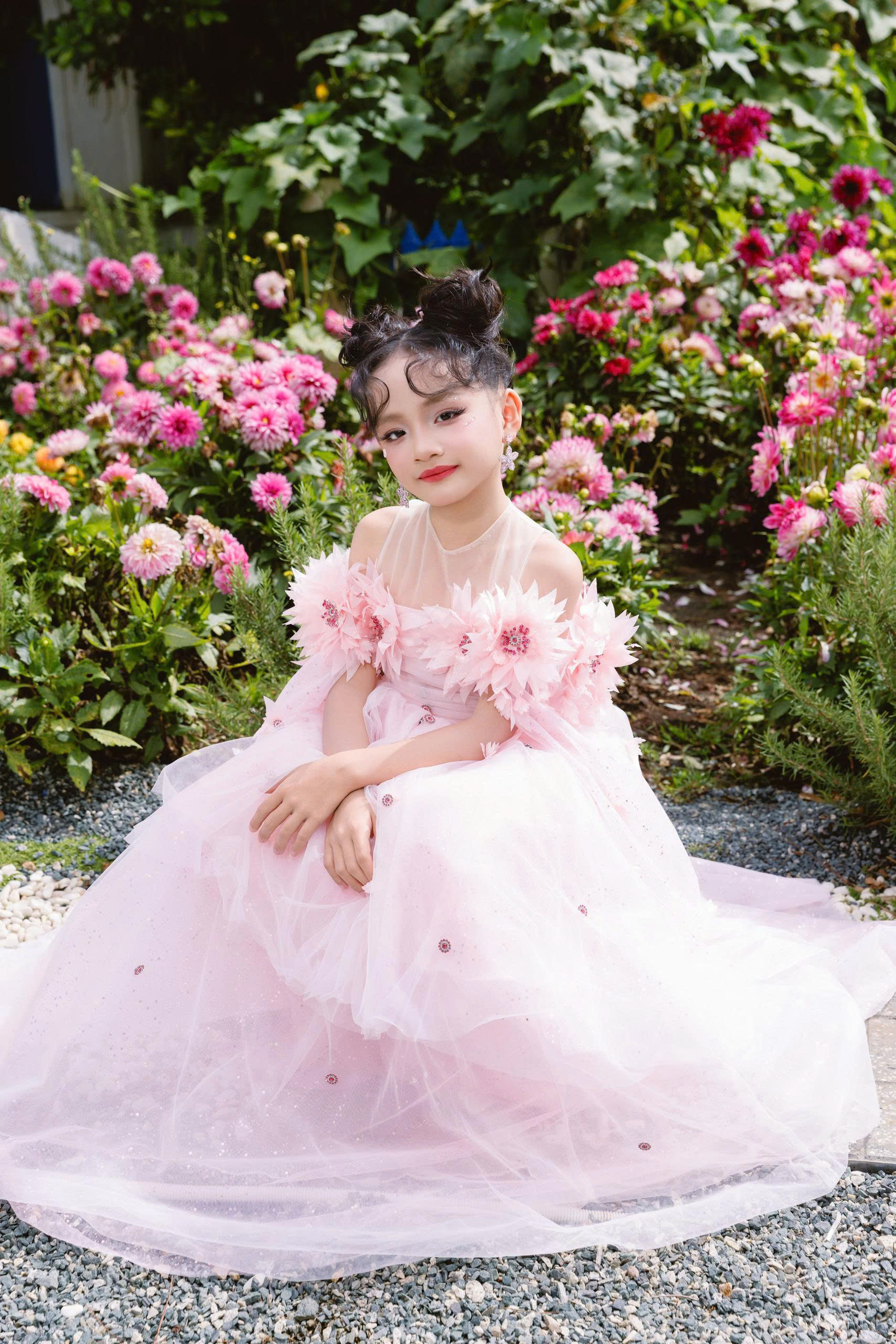 Mẫu nhí Nguyễn Phương Bình đại diện Việt Nam, gây dấu ấn ngoạn mục tại Đại sứ Du lịch Trẻ Thế giới 2026