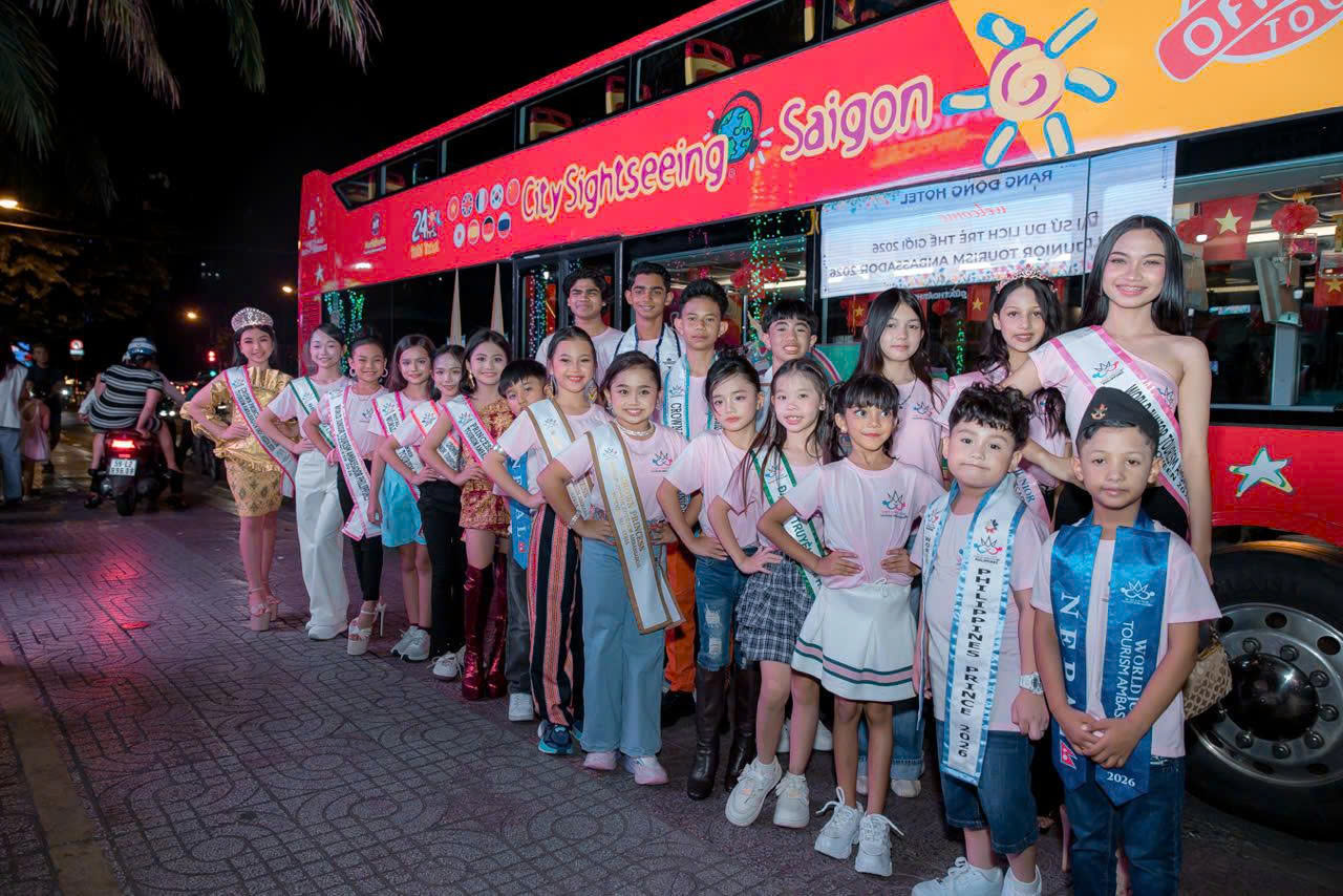 Thí sinh Đại sứ Du lịch Trẻ Thế giới 2026 hào hứng trải nghiệm TP. Hồ Chí Minh về đêm