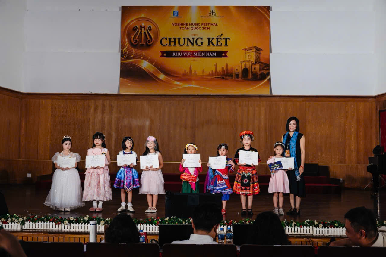 Jenny Tuyết Phụng ghi dấu ấn tại cuộc thi âm nhạc chuyên nghiệp
