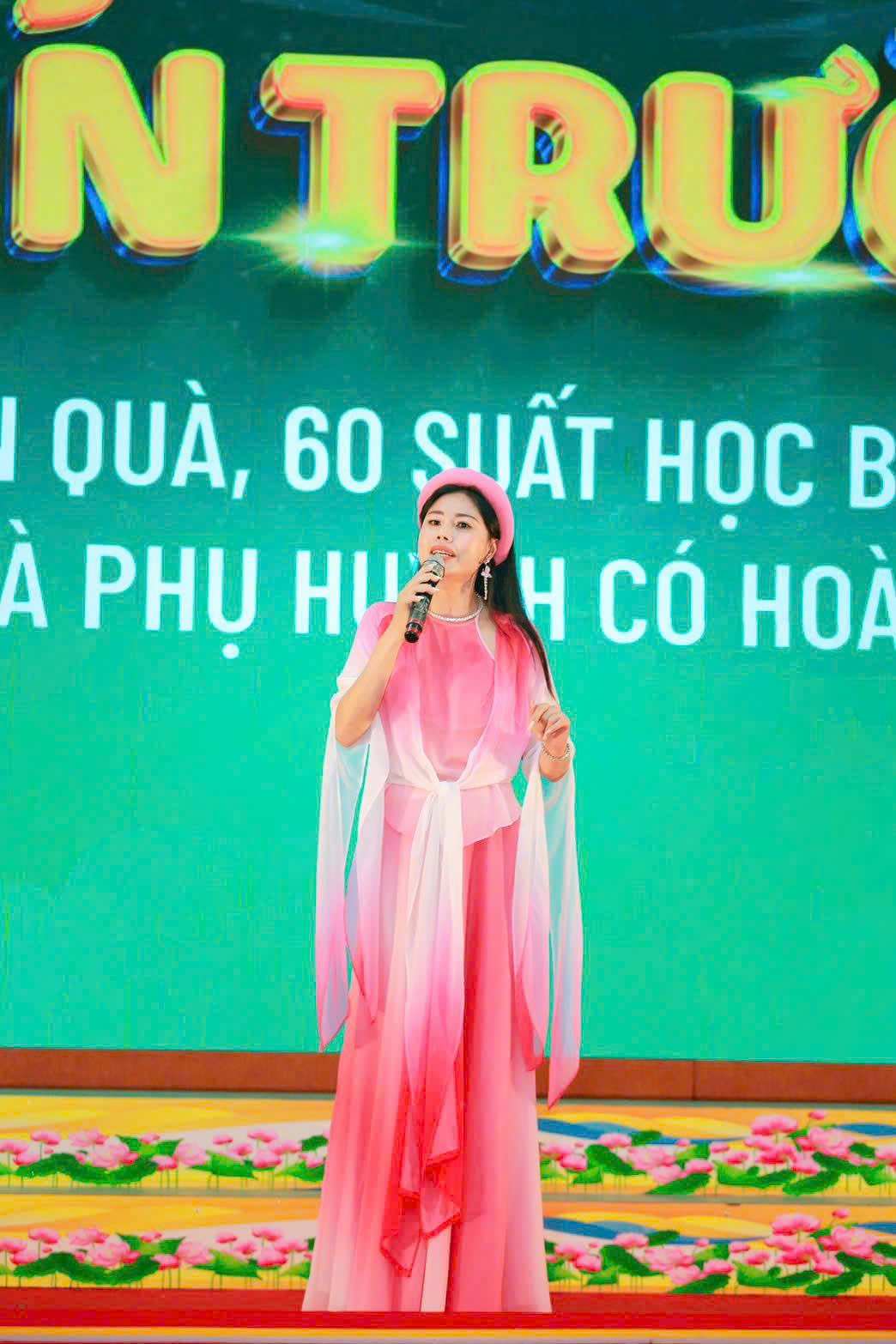 Hoa hậu Dạ Minh Châu.