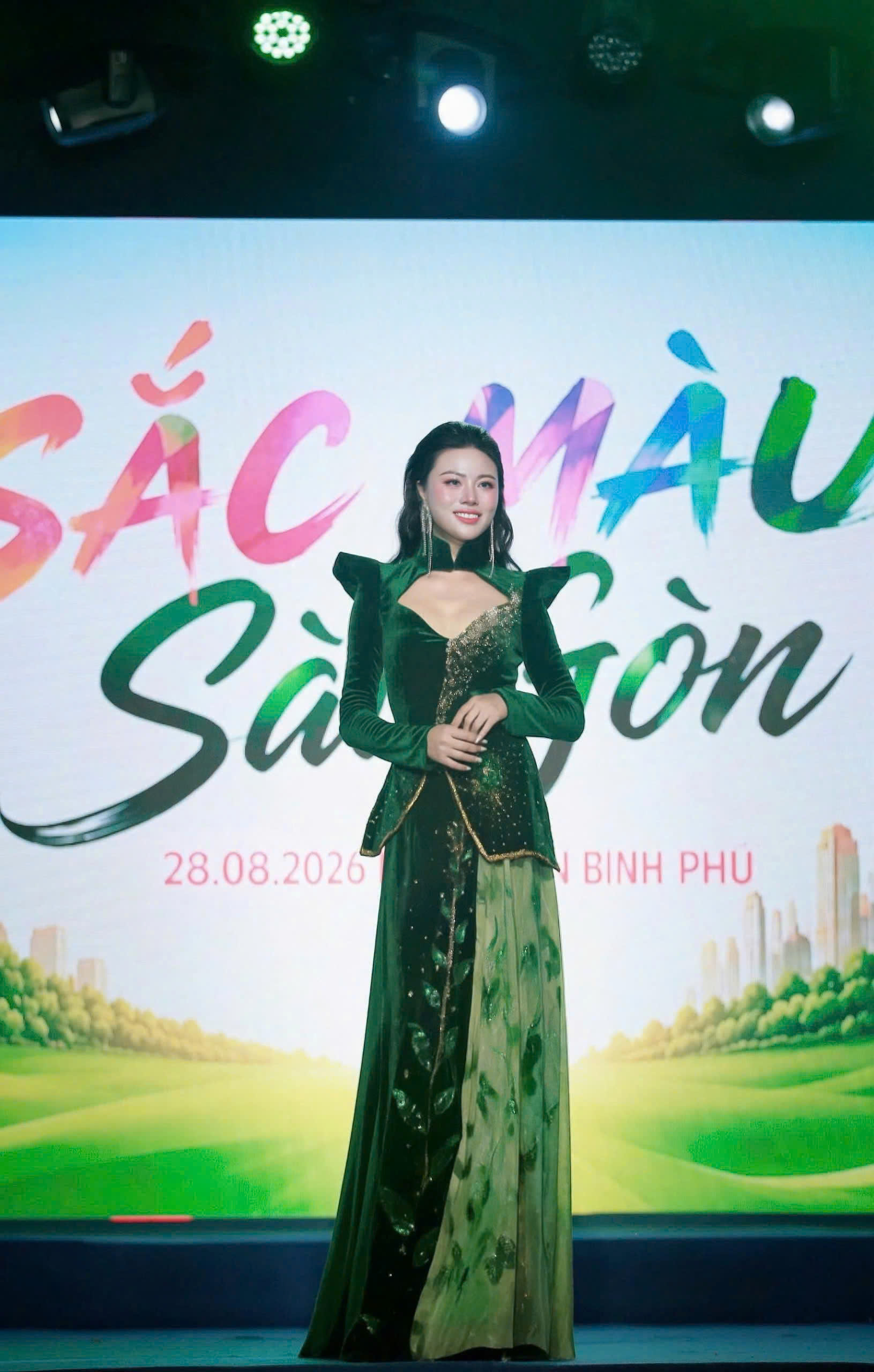 Hoa hậu Dạ Minh Châu.