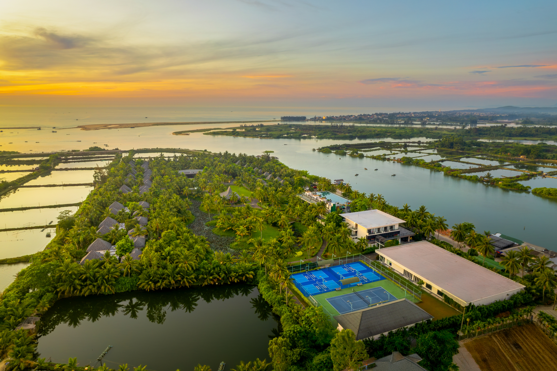 Toàn cảnh CocoLand Thu Xa Ancient Town Hotel & Resort