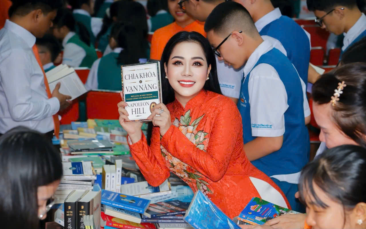 Với ThS. Nguyễn Thanh Mai, đọc sách không chỉ là cách tích lũy tri thức mà còn là hành trình nuôi dưỡng tâm hồn, hoàn thiện bản thân và truyền cảm hứng học tập đến thế hệ trẻ.