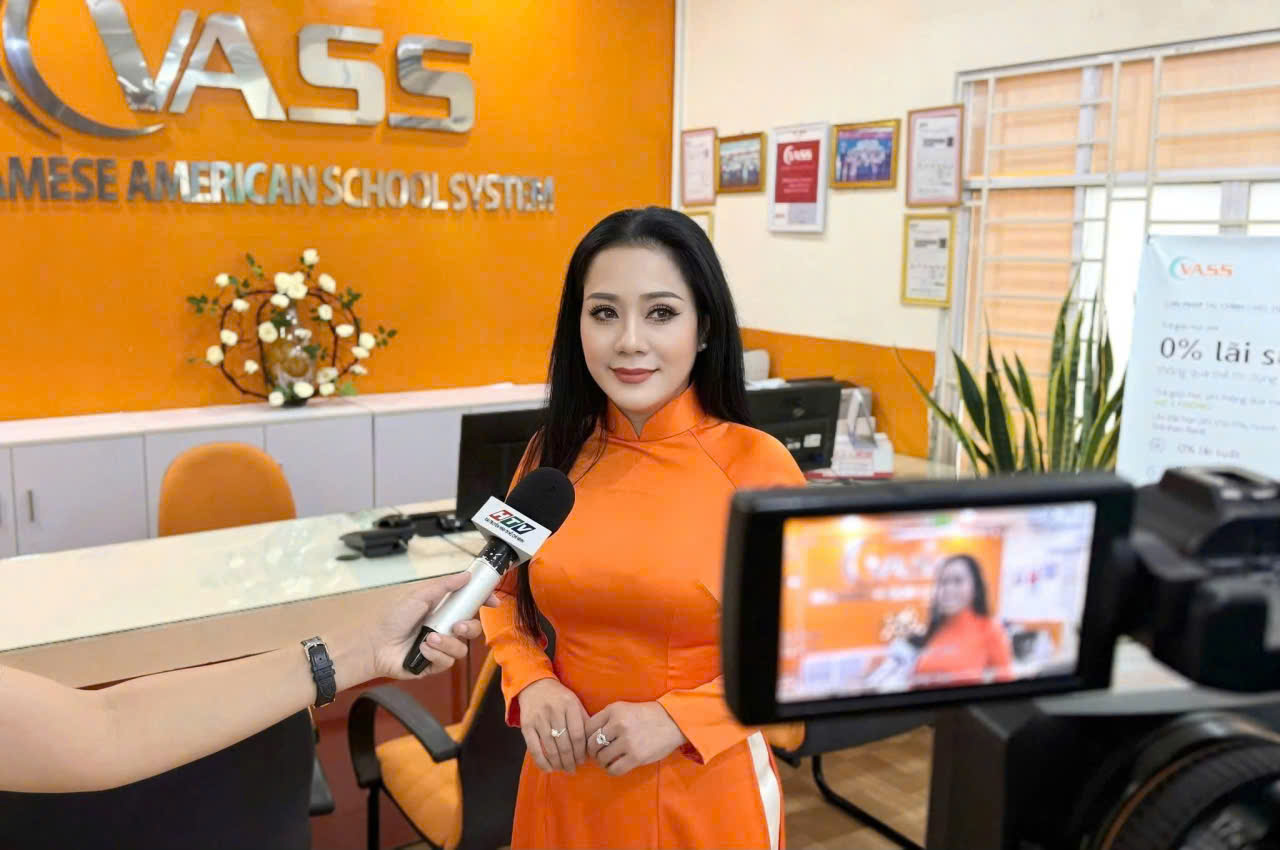 Hiệu trưởng Nguyễn Thanh Mai trả lời phỏng vấn Đài Truyền hình TP.HCM (HTV) trong Chuyên mục Thời sự về giáo dục.