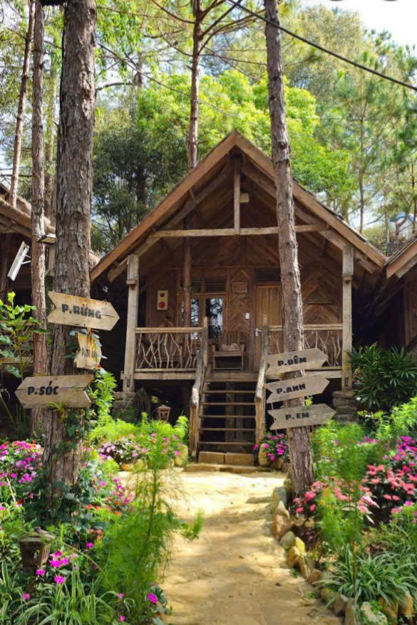 Các phòng nghỉ tại Sóc House được thiết kế tinh tế, ưu tiên chất liệu gỗ