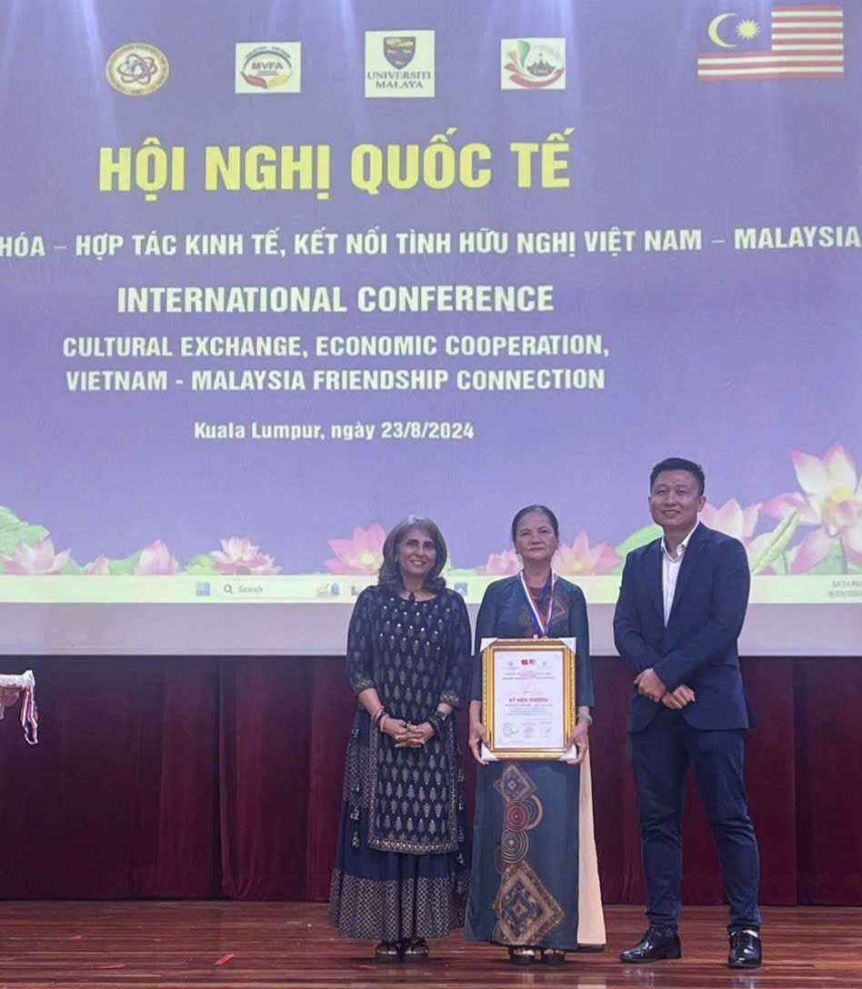Lương y Đoàn Thị Kiều Diễm đại diện doanh nghiệp tham dự Hội nghị quốc tế về giao lưu văn hóa, hợp tác kinh tế và kết nối tình hữu nghị Việt Nam – Malaysia tại Kuala Lumpur (Malaysia).