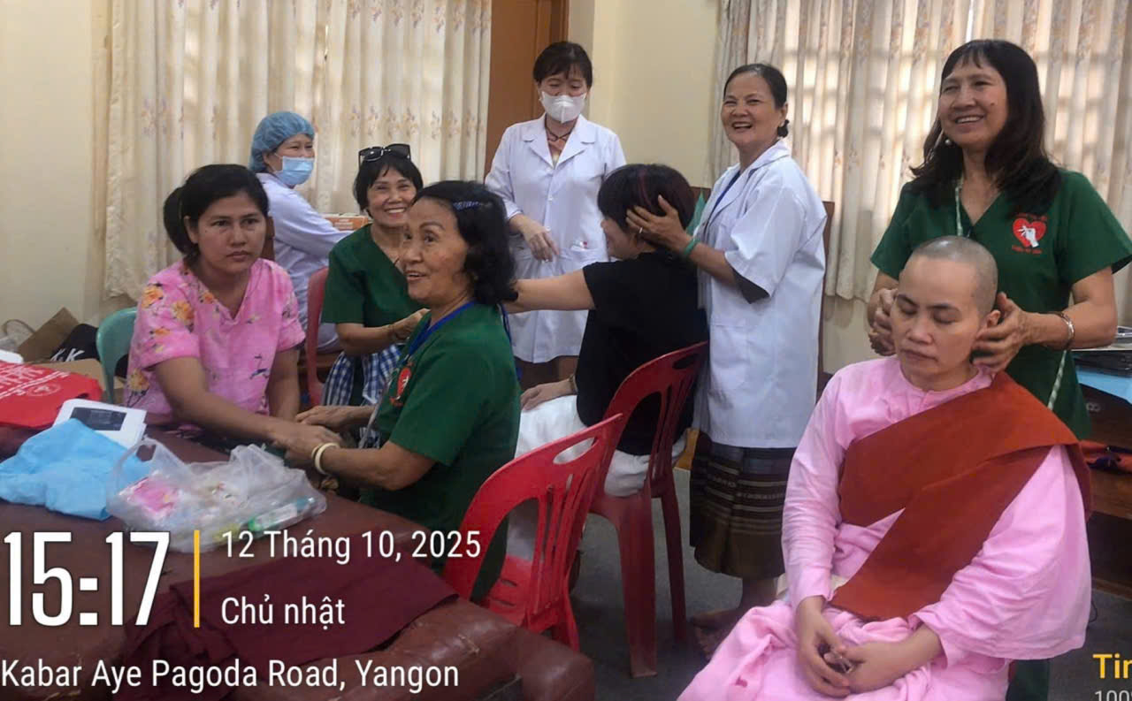 Lương y Đoàn Thị Kiều Diễm cùng đoàn thiện nguyện tham gia chăm sóc sức khỏe cộng đồng tại Yangon (Myanmar).