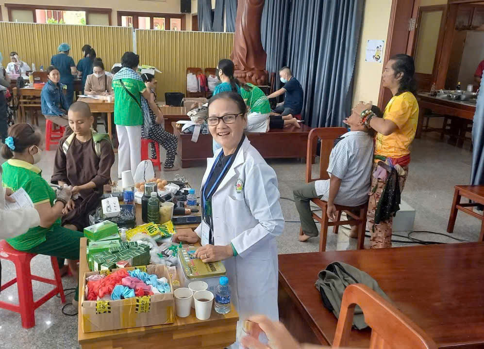 Lương y Đoàn Thị Kiều Diễm tham gia các chương trình khám, tư vấn sức khỏe, đồng hành cùng các hoạt động xã hội