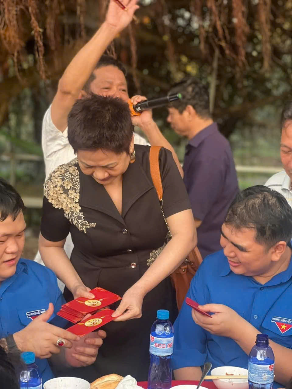 Trong nhiều năm qua, doanh nhân Trần Huệ Ngọc cùng Văn phòng phẩm Bút Bi Thiên Lộc đã phối hợp với Trung tâm Dạy nghề và Việc làm cho Thanh niên khuyết tật Việt Nam triển khai nhiều hoạt động thiết thực