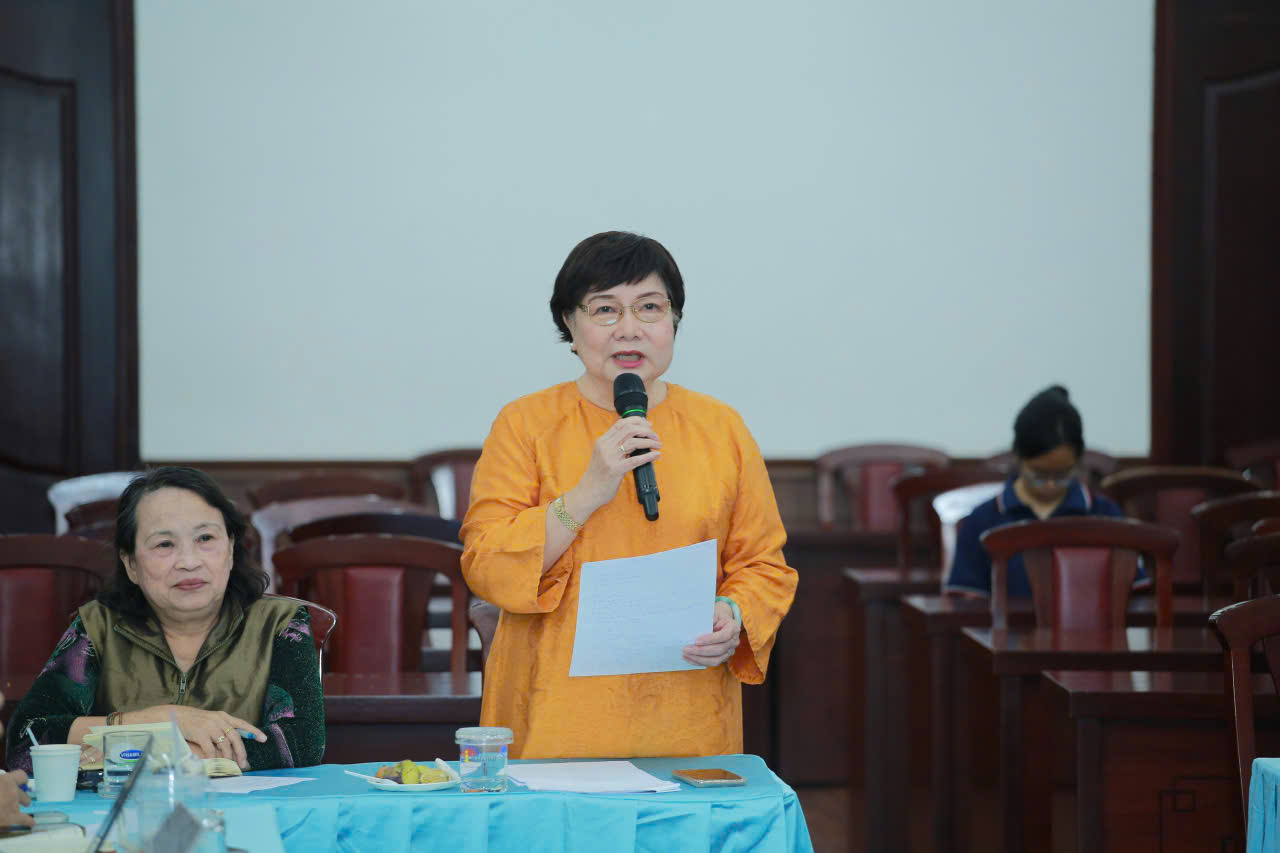 Chuyên gia tâm lý - TS. Lý Thị Mai phát biểu tại tọa đàm khoa học “Định hướng và xây dựng ấn phẩm ‘Giới và Đời sống’ và kết nối mạng lưới nữ trí thức”
