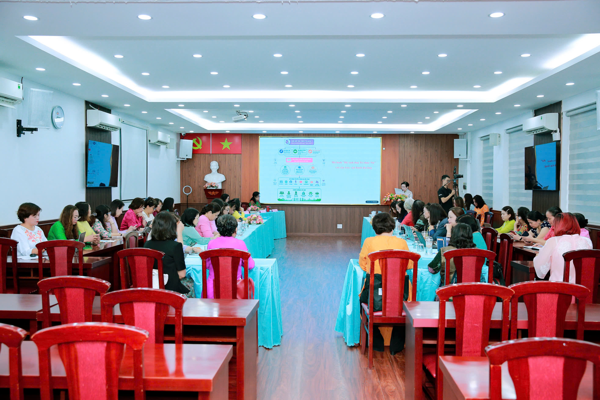 Các nhà khoa học, chuyên gia, nhà giáo và hội viên cùng chia sẻ tri thức, kinh nghiệm và nguồn lực, những đóng góp riêng lẻ có thể tạo thành sức mạnh cộng hưởng