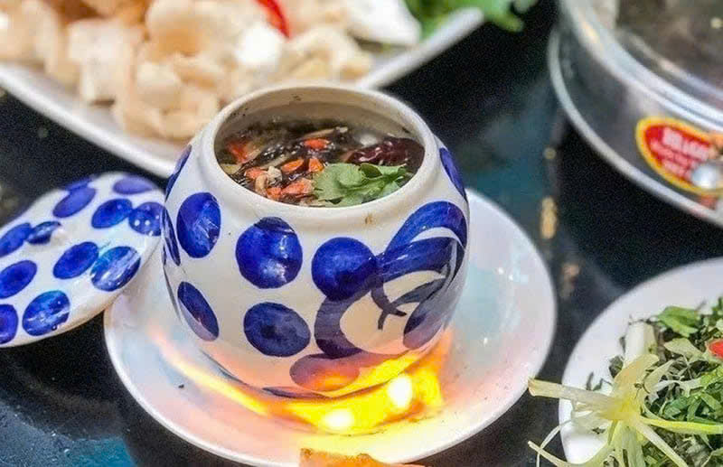 Thố mắt cá ngừ đại dương được giữ nóng, giúp món ăn luôn thơm ngon và trọn vẹn hương vị. ( Ảnh: sưu tầm)