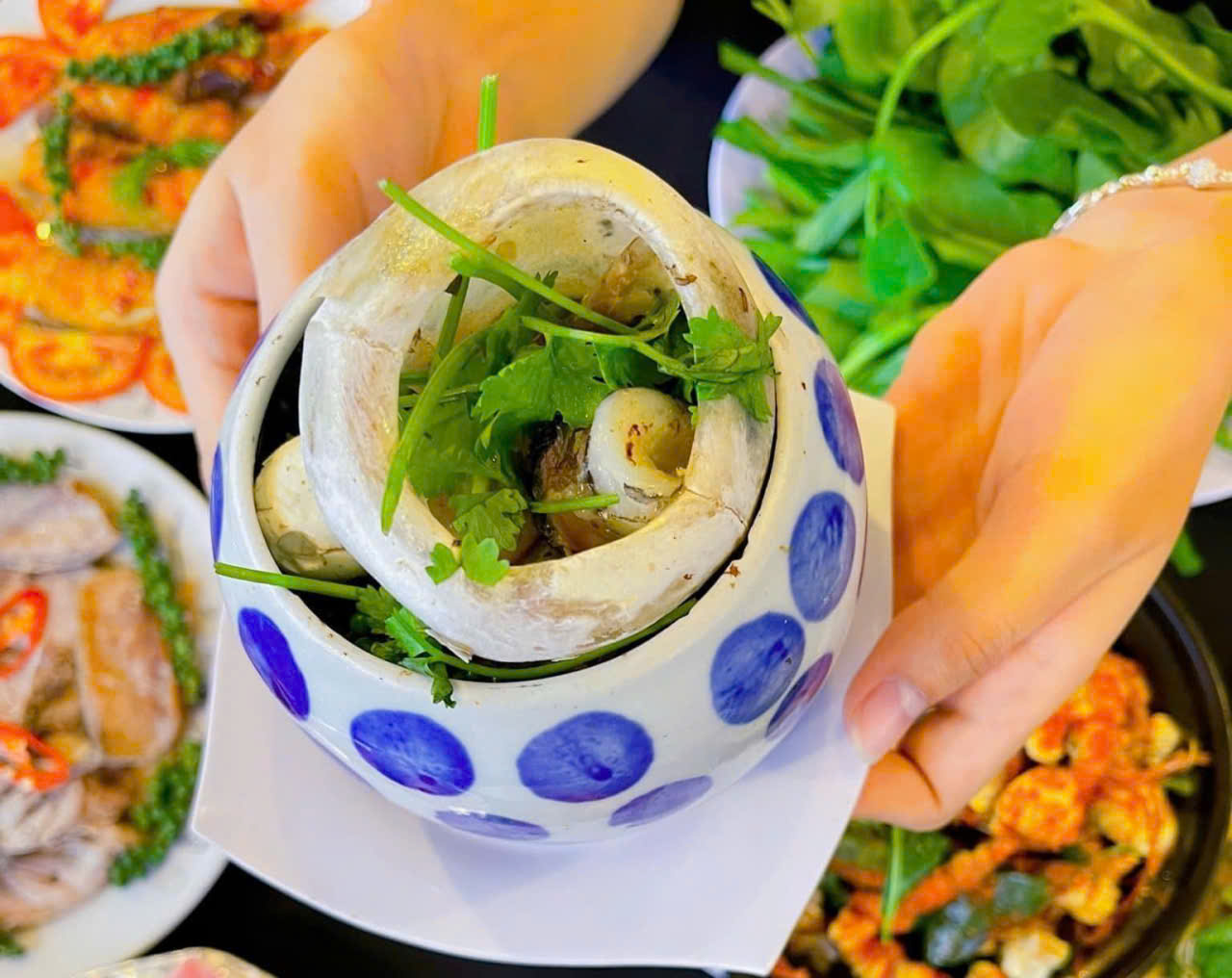 Từ món ăn của ngư dân vùng biển, mắt cá ngừ đại dương dần trở thành một trong những đặc sản được nhiều du khách tìm thử khi đến Phú Yên. ( Ảnh: sưu tầm)