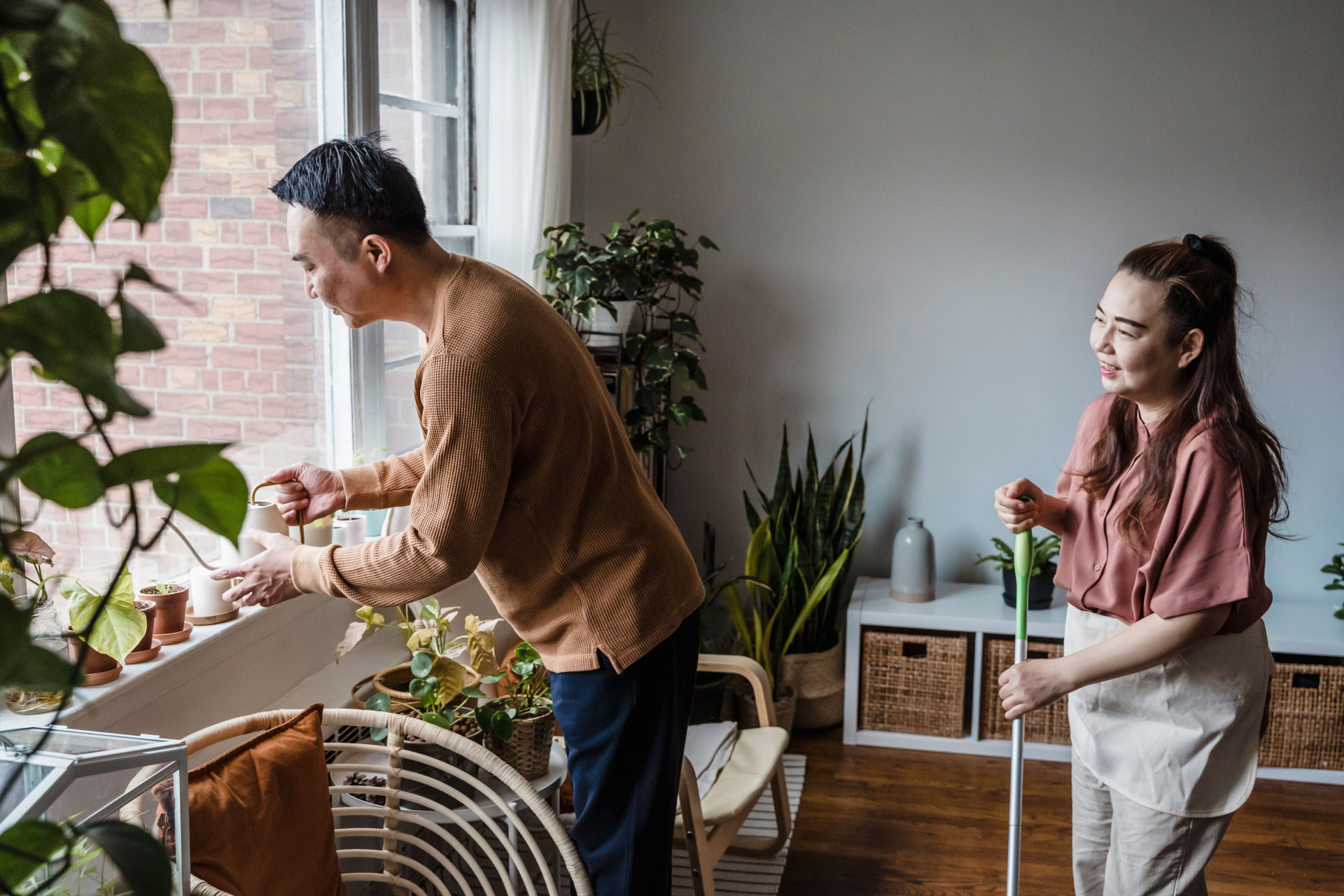 Khi các thành viên cùng chủ động đảm nhận việc nhà, trách nhiệm chăm sóc gia đình không còn dồn lên một người. Nguồn ảnh: Pexels.