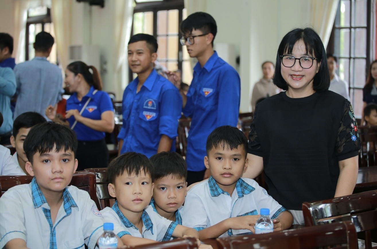Tạp chí Phụ nữ Mới phối hợp Hội Khuyến học tỉnh Lâm Đồng cùng chính quyền địa phương tổ chức Chương trình thiện nguyện “Nâng bước đến trường” mùa thứ VI - năm 2026 