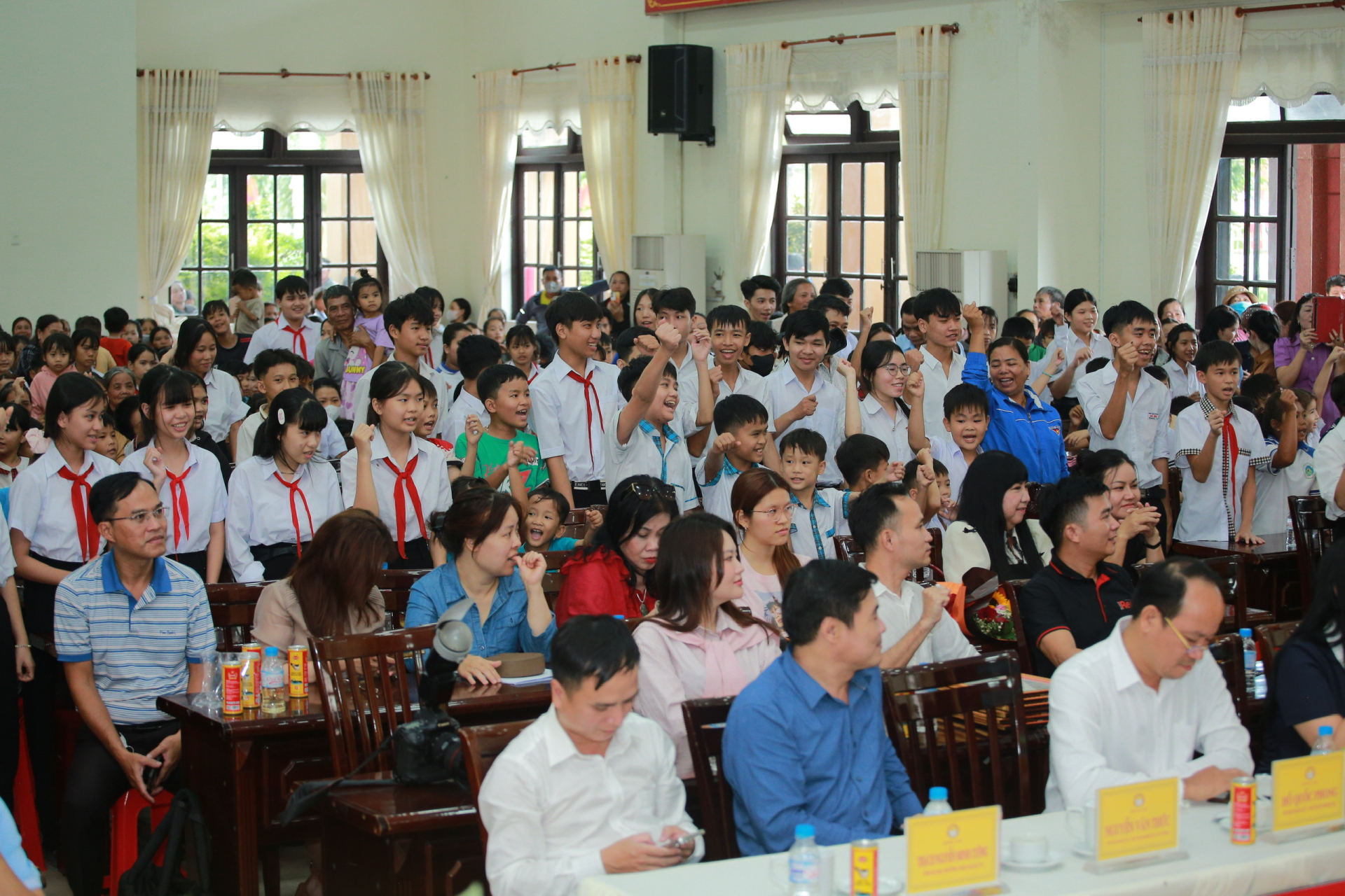  “Nâng bước đến trường” mùa thứ VI là một hành trình đầy yêu thương và ý nghĩa.