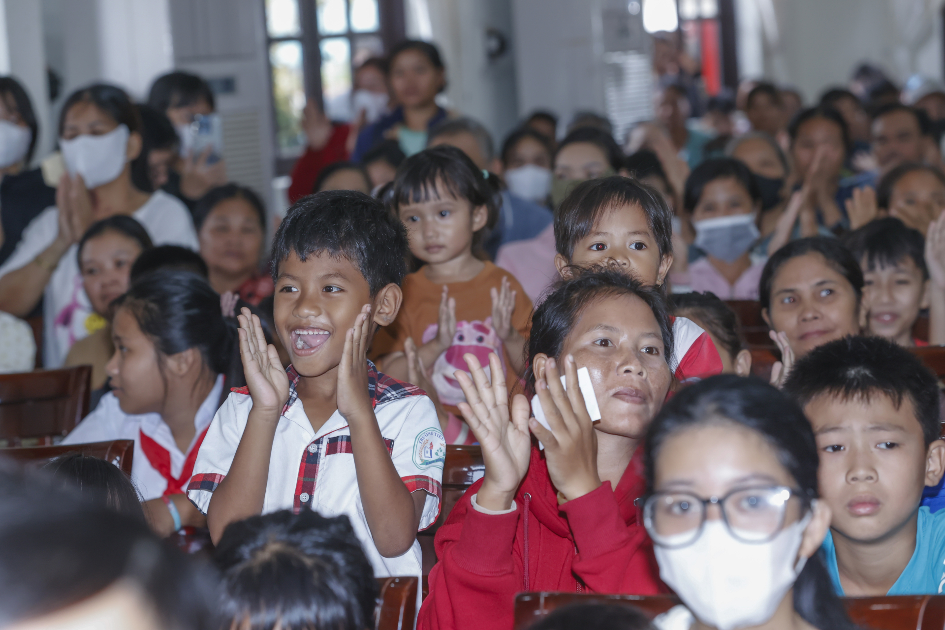 Nụ cười rạng rỡ của các em học sinh (Ảnh: Võ Sĩ Điều)