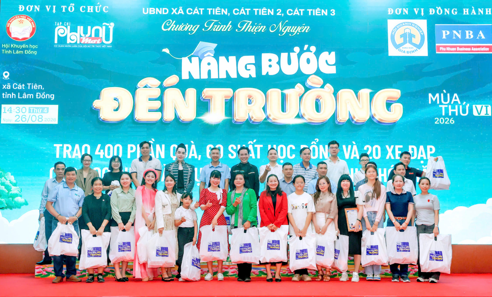 “Nâng bước đến trường” đã được duy trì qua 6 mùa, với sự đồng hành của các cơ quan, tổ chức, doanh nghiệp, nghệ sĩ và cá nhân, cùng chung mong muốn sẻ chia, tiếp sức cho học sinh có hoàn cảnh khó khăn trước thềm năm học mới.