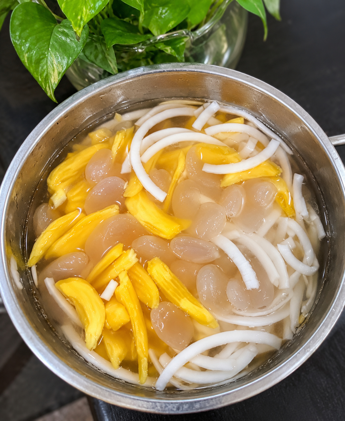 Chè mít đác kết hợp vị thơm của mít chín với độ giòn dẻo đặc trưng của hạt đác