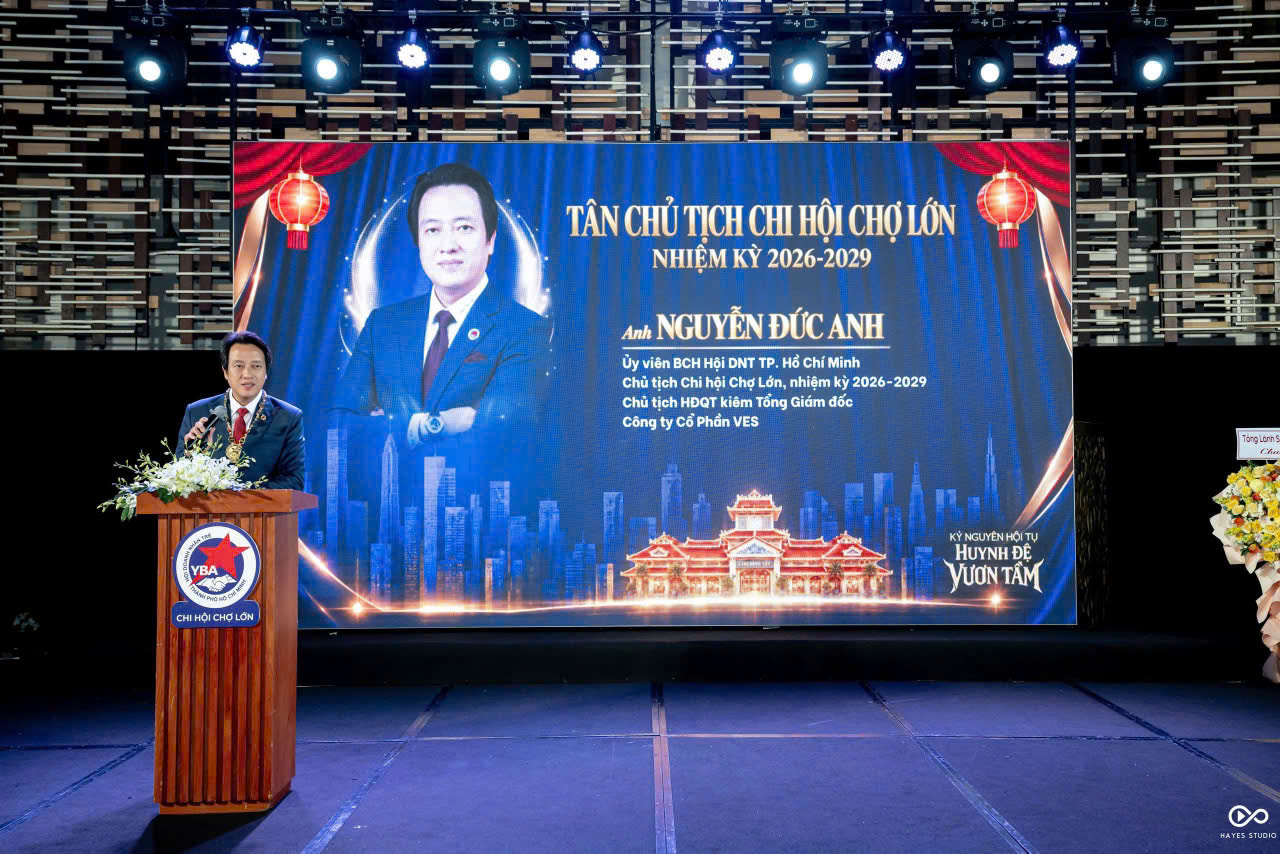 Ông Nguyễn Đức Anh, tân Chủ tịch Chi hội Doanh nhân trẻ Chợ Lớn nhiệm kỳ 2026–2029, phát biểu tại lễ chuyển giao và ra mắt Ban Điều hành nhiệm kỳ mới.
