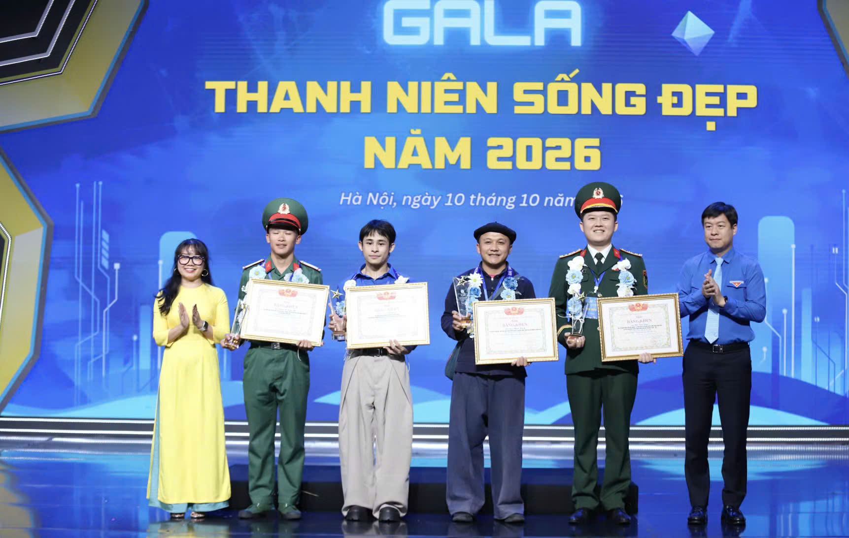 Các tấm gương được vinh danh tại Gala “Thanh niên sống đẹp” năm 2026, tổ chức ở Hà Nội ngày 10/10.