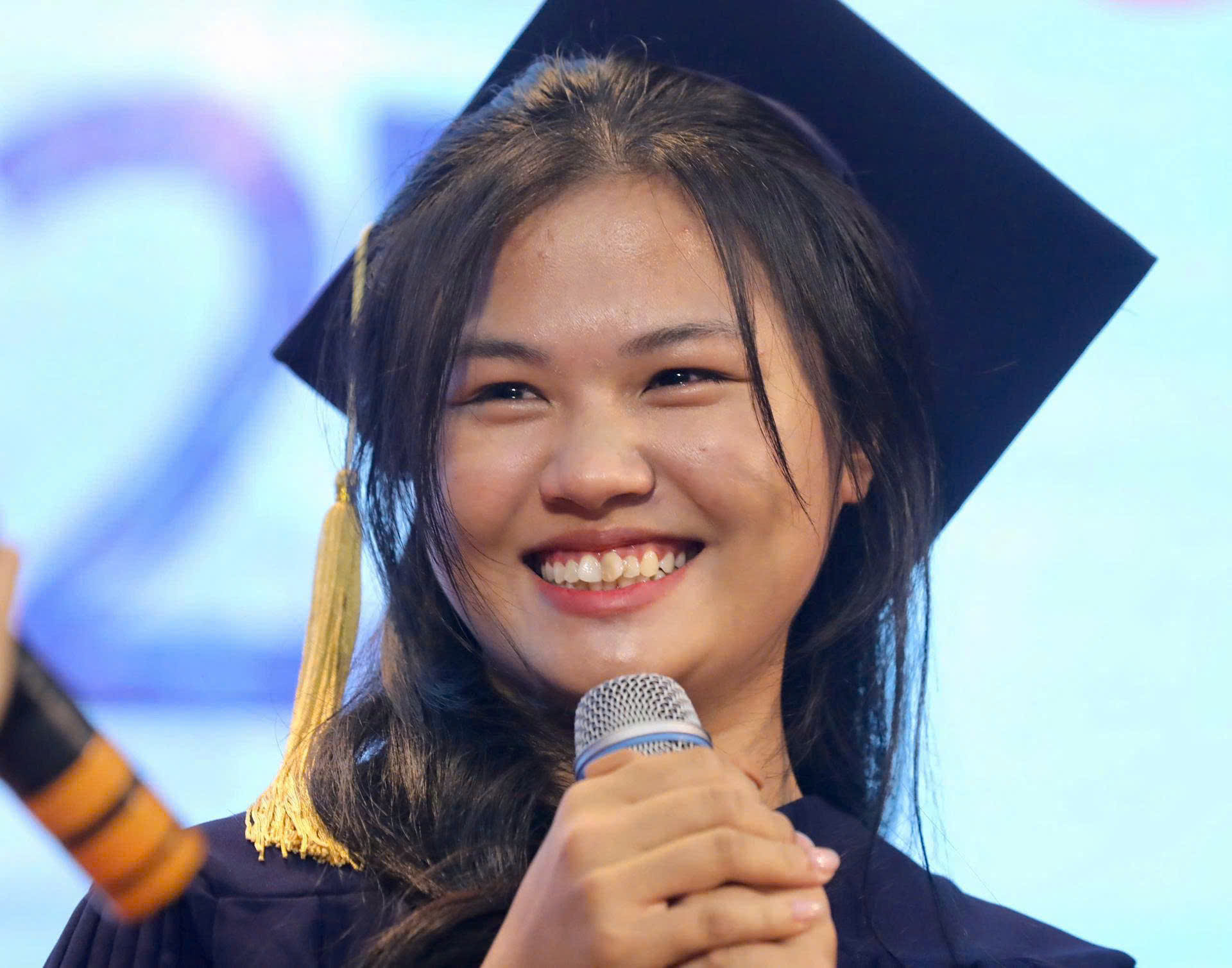 Nguyễn Võ Nhật Thiện, sinh viên Trường Đại học Phú Yên tại chương trình “Nâng bước Thủ khoa”. (Ảnh: BTC)
