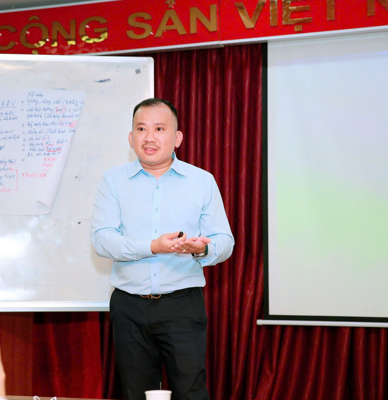 Giảng viên khóa học: Nhà báo Nguyễn Phú Huân - Biên tập viên chính của Đài Tiếng nói Việt Nam.