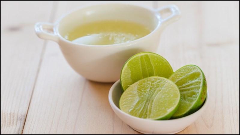 Rán cá đừng chỉ cho mỗi dầu: Thêm 3 thứ này vào chảo, đảm bảo cá vàng giòn đẹp mắt, không lo bắn dầu