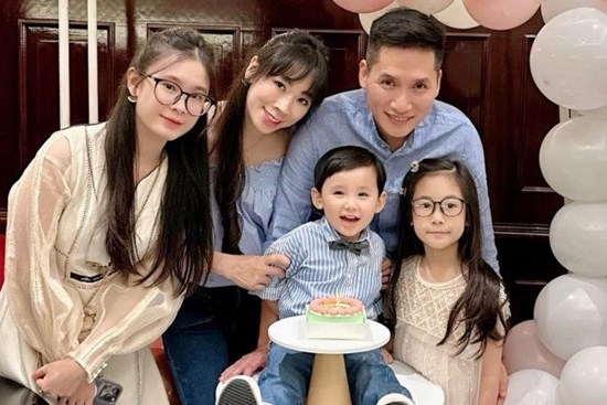 Gia đình hạnh phúc của BTV Quốc Khánh