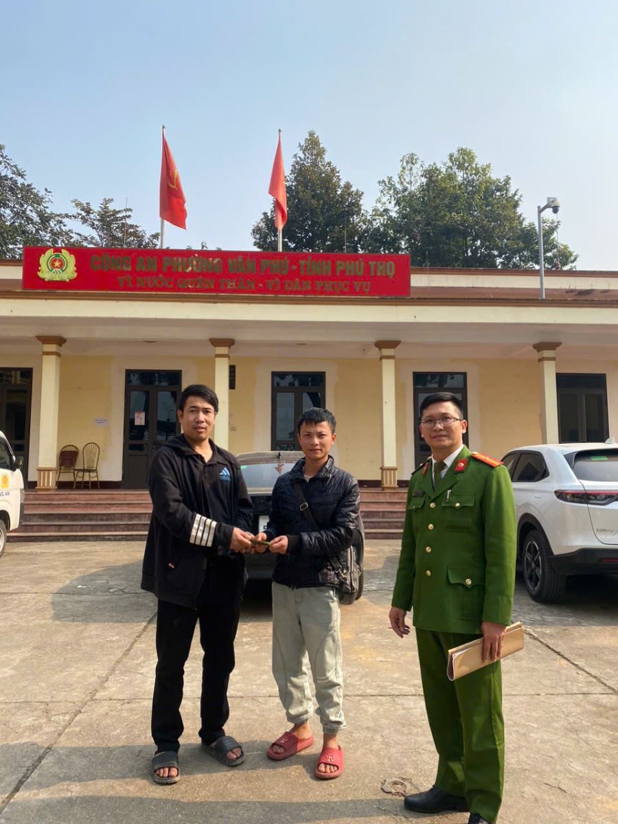   Công an phường Vân Phú hỗ trợ người dân trả lại 70 triệu đồng chuyển nhầm tài khoản  