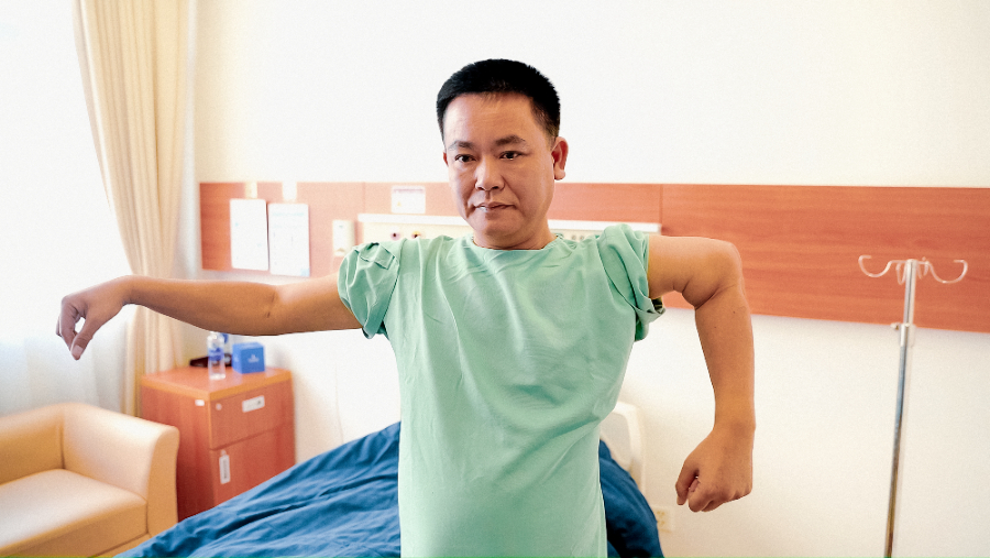 Tình trạng biến dạng khuỷu tay trước phẫu thuật