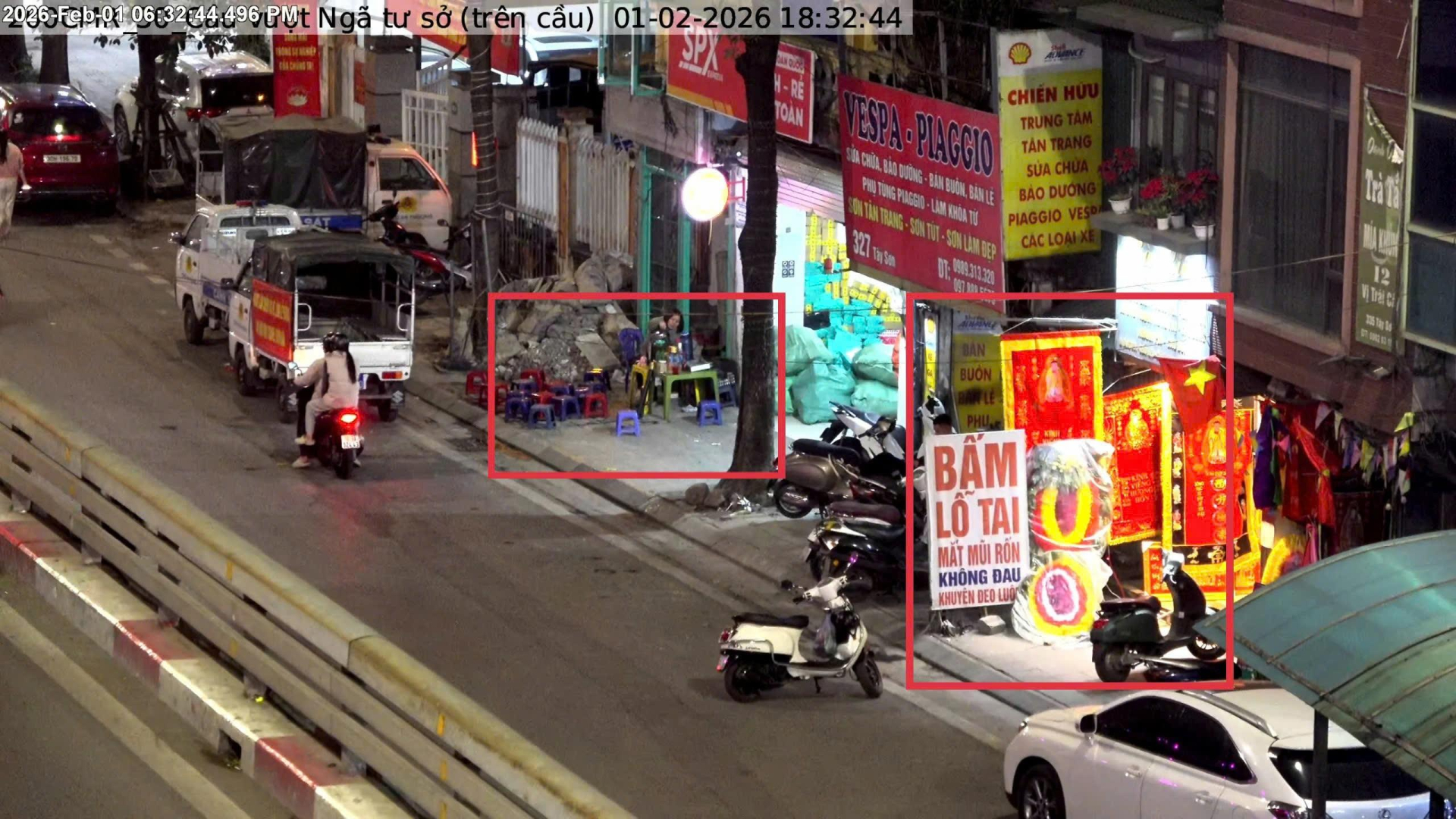 Vi phạm sử dụng trái phép nhãn hè để trình bày, bán hàng hóa trước số 327 Tây Sơn, phường Kim Liên