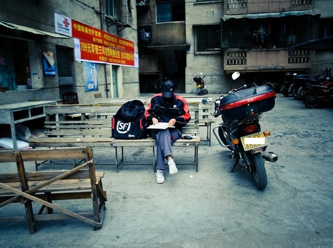 Cụ bà 80 tuổi phát hiện 3,3 tỷ đồng 