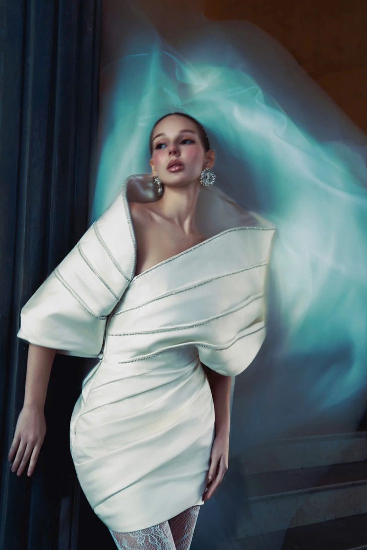 Khởi nghiệp từ 40 triệu mua vải chợ Ninh Hiệp, 2 NTK Việt làm 1 điều chưa từng có tại lâu đài nổi tiếng nước Nga