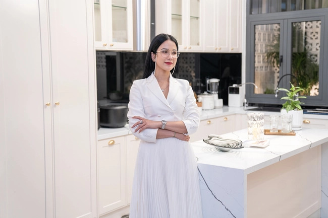 Nữ nghệ sĩ đa tài là mẹ đơn thân, sở hữu biệt thự 600m2 tại TP.HCM, công khai bạn trai kém 11 tuổi